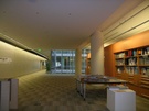 Офис архитектурной компании Chong Partners Architecture, справа библиотека